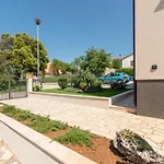 Apartament Dobrec *